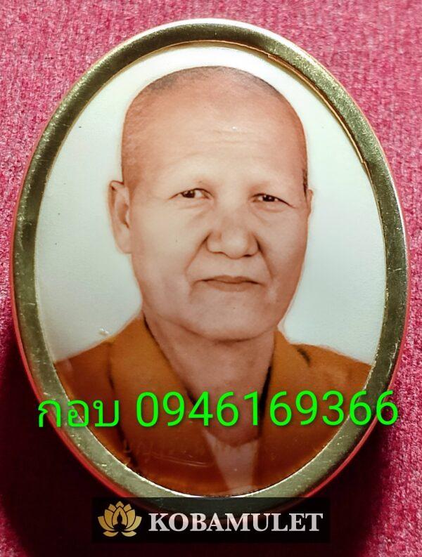 ล็อคเก็ตเจ้าทรัพย์ เศรษฐีฉิมพาลี คุณแม่บุญเรือน โตงบุญเติม วัดอาวุธวิกสิตาราม ฉากงาตัวหนังสือทอง สร้าง ๙๙ องค์ หมายเลข ๔๔